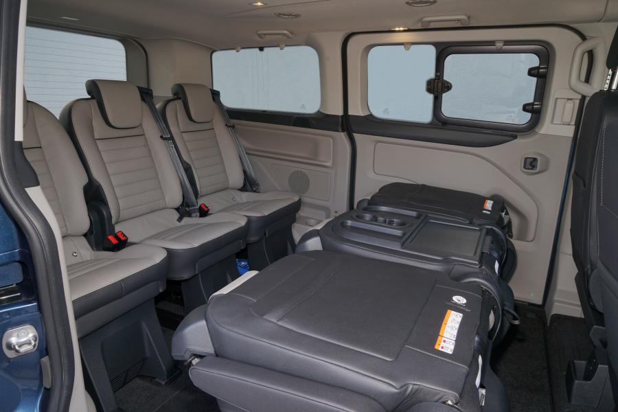 Интерьер Ford Tourneo Custom PHEV 2019 года  (WW) (фото 34 из 39)